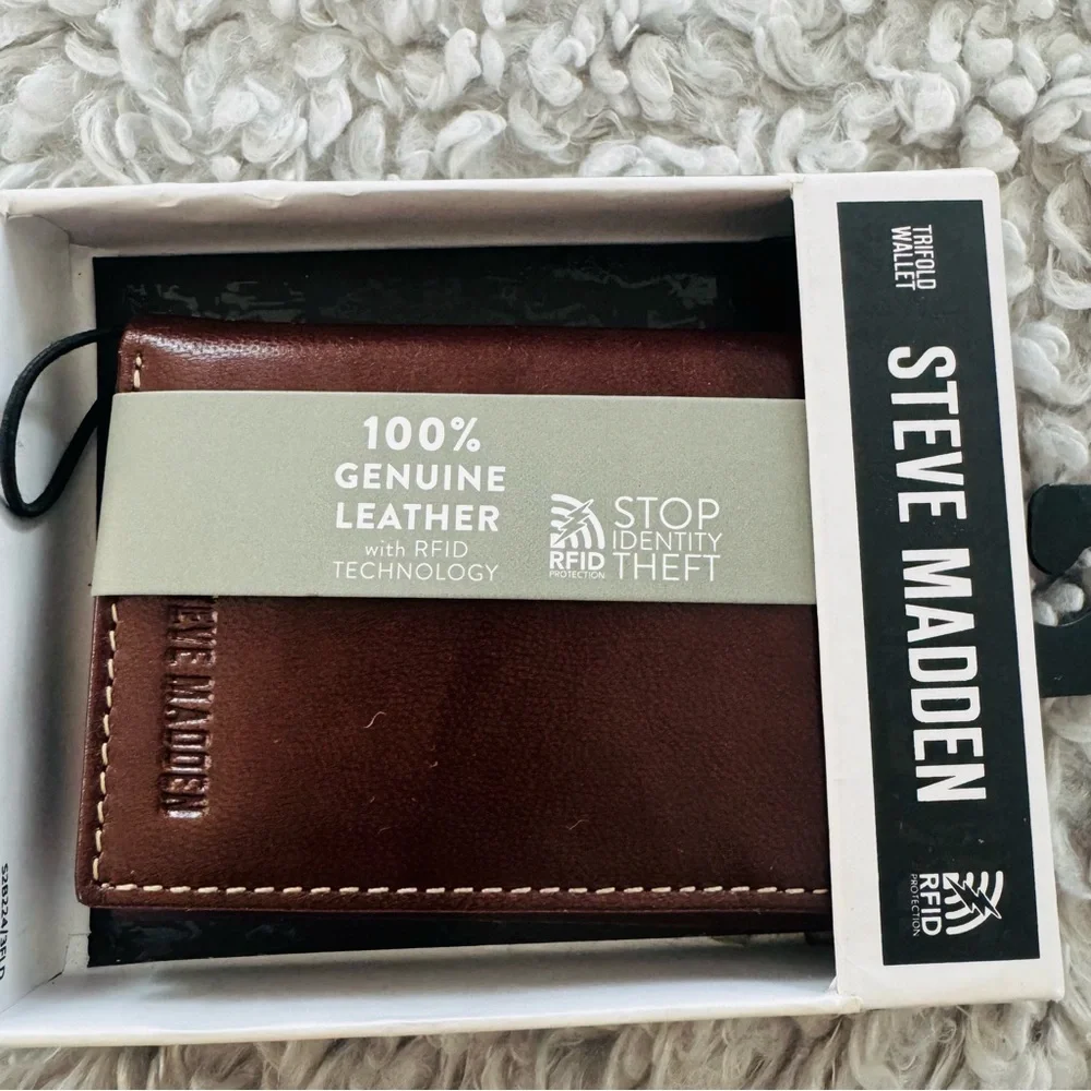 Steve Madden Genuine Leather trifold wallet - Brown. New